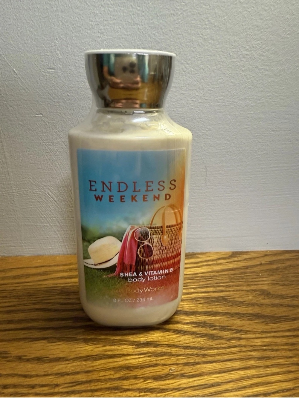Bath & Body Works Endless Weekend Body Lotion - Blue & Cream
